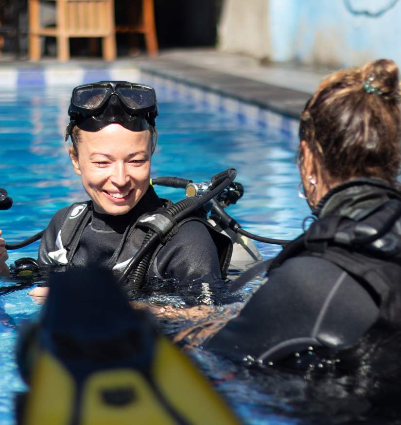 Diver doing a scuba refresher in the pool